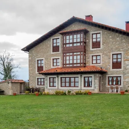 La Casona De La Bisa En Villanueva De *